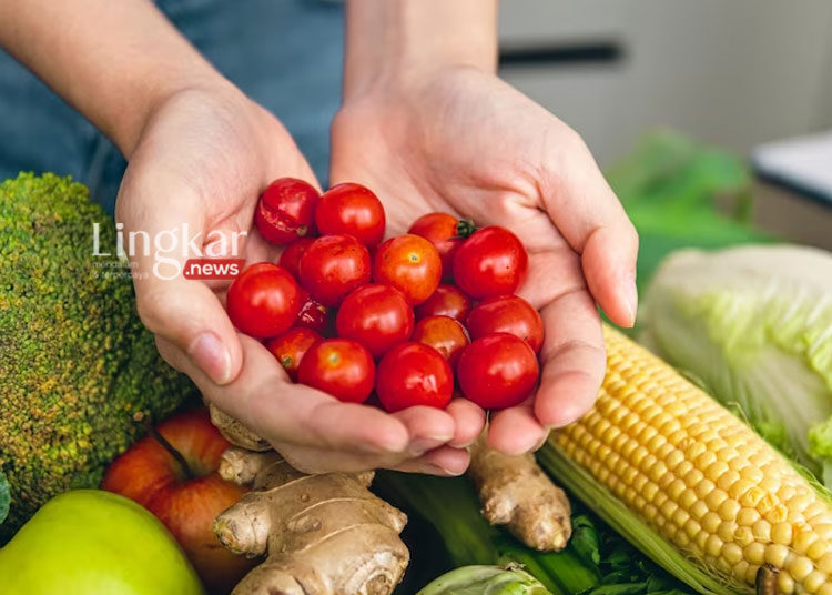 ILUSTRASI: Mempersiapkan sayuran agar nutrisinya terjaga. (Freepik/Lingkar.news)