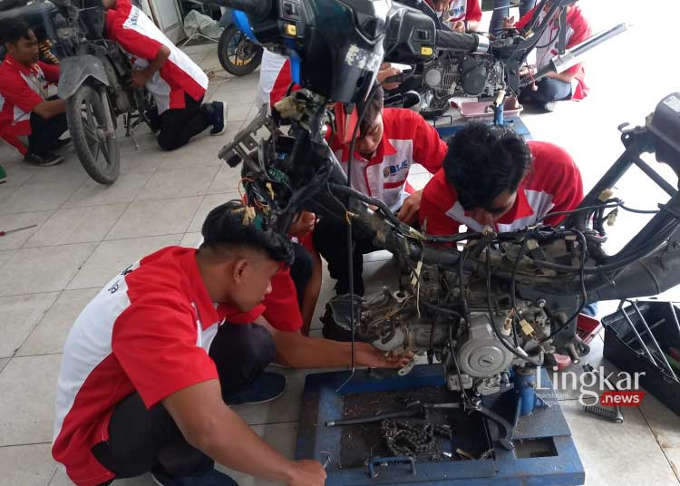 16 Peserta Kejuruan Teknik Sepeda Motor BLK Demak Ikuti Uji Kompetensi