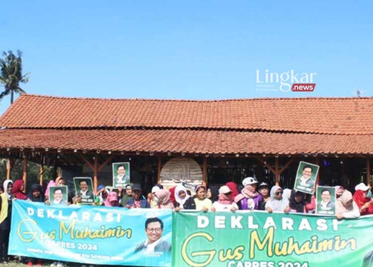 DEKLARASI: Emak-emak pegiat posyandu se-Jember, Jawa Timur, mendeklarasikan mendukung Ketua Umum Partai Kebangkitan Bangsa (PKB) Abdul Muhaimin Iskandar sebagai capres 2024. (Istimewa/Lingkar.news)