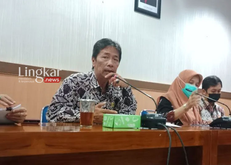 PENANGANAN ANTRAKS: Kepala DPKP DIY Sugeng Purwanto memastikan kasus antraks tidak melebar ke wilayah di luar provinsi saat konferensi pers di kantornya di Yogyakarta, Kamis, 6 Juli 2023. (Antara/Lingkar.news)