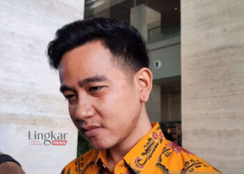 Wali Kota Surakarta Gibran Rakabuming Raka memberikan keterangan kepada wartawan usai bertemu dengan perwakilan UEA di Hotel Alila Solo, Kamis (20/7/2023). (Antara/Lingkar.news)