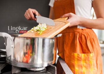 ILUSTRASI: Melakukan kesalahan saat memasak. (Freepik/Lingkar.news)