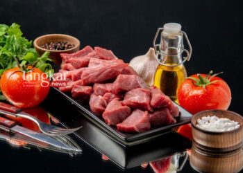 ILUSTRASI: Memasak daging agar bisa empuk. (Freepik/Lingkar.news)
