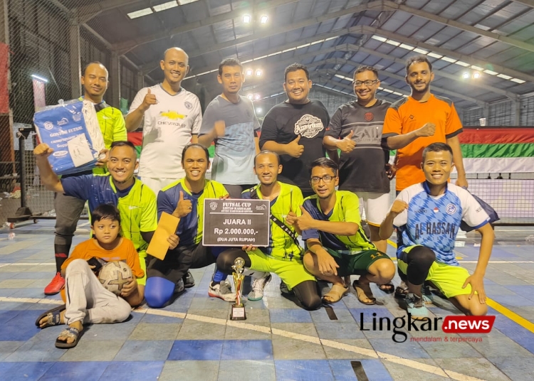 KOMPAK : Tim senior Bani Alfain usai meraih juara dua di turnamen futsal antar Marhalah di Jakarta. (Dok. Pribadi/ Lingkar.news)