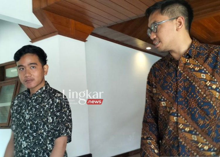 PERTEMUAN: Adipati Mangkunegara X (kanan) bersama dengan Wali Kota Surakarta Gibran Rakabuming di Balai Kota Surakarta, Jawa Tengah, Kamis, 31 Agustus 2023. (Antara/Lingkar.news)