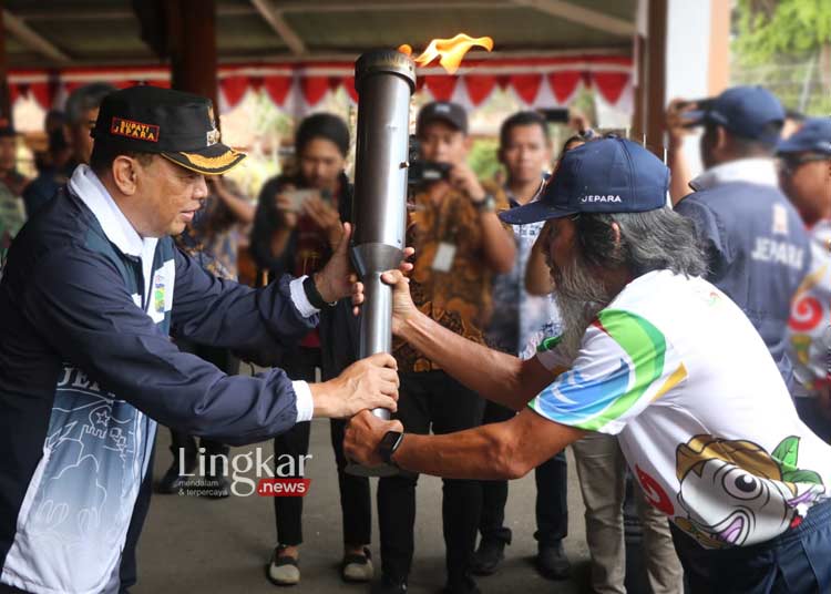 Kirab Obor Porprov Jateng Tiba di Jepara, Pj Bupati Edy Targetkan Raih Juara Umum