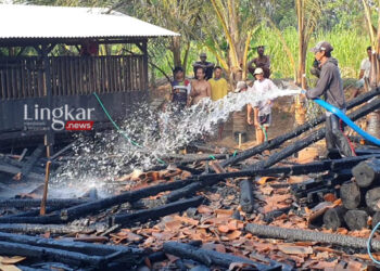 KONDISI: Rumah pasutri di Desa Dumpil RT 01 RW 01, Kecamatan Dukuhseti yang ludes dilalap api, Sabtu siang, 18 Agustus 2023 kini menyisakan puing-puing bekas kebakaran. (Dok. Lingkar.news)
