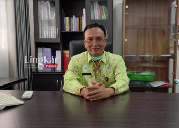 Direktur RSUD Kendal, dr Saikhu saat di temui di ruangannya. (Arvian Maulana/Lingkar.news)