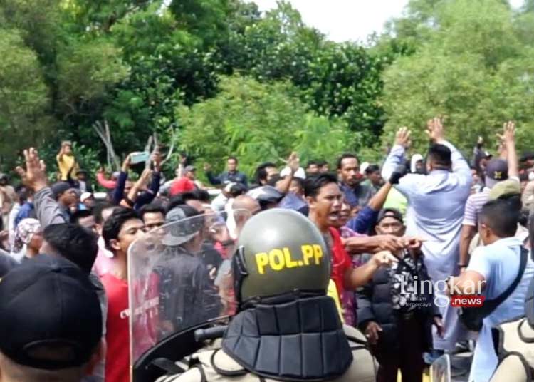 RICUH: Pengamanan pengukuran untuk pengembangan kawasan Rempang, Kota Batam yang diwarnai kericuhan, pada Kamis, 7 September 2023. (Antara/Lingkar.news)
