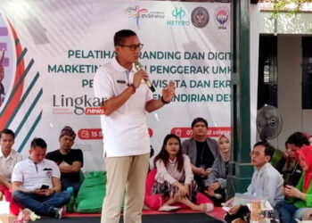Menteri Pariwisata dan Ekonomi Kreatif RI Sandiaga Uno memberikan arahan kepada pelaku usaha di Hetero Space Solo, Jawa Tengah, Jumat, 15 September 2023. (Antara/Lingkar.news)