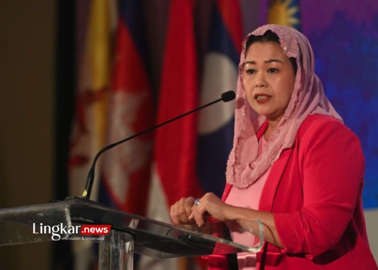 Direktur Wahid Foundation Yenny Wahid memberikan sambutan pada ASEAN Women CEO Forum di Jakarta pada Sabtu, 2 September 2023. (Antara/Lingkar.news)