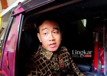 JADI BACAWAPRES: Wali Kota Surakarta Gibran Rakabuming Raka memberikan keterangan kepada wartawan di Solo, Jawa Tengah, Selasa, 24 Oktober 2023.(Antara/Lingkarjateng.id)
