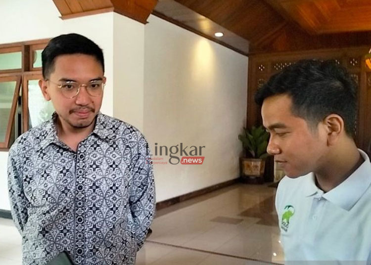 KGPAA Mangkunegara X mengunjungi Wali Kota Surakarta Gibran Rakabuming di Balai Kota Surakarta, Jawa Tengah, Selasa, 28 November 2023. (Antara/Lingkar.news)