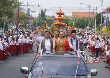 Meriah, Kirab Pahlawan Nasional Ratu Kalinyamat Dihadiri Budayawan hingga Ribuan Warga Jepara