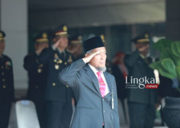 Sekretaris Daerah (Sekda) Provinsi Jawa Tengah Sumarno di momen upacara peringatan Hari Pahlawan di Semarang, Jumat, 10 November 2023. (Antara/Lingkar.news)