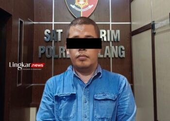 TERSANGKA: Pelaku penipuan penipuan jual beli tanah kavling, MM (48) diamankan Polres Malang. (Dok. Humas Polres Malang/Lingkar.news)