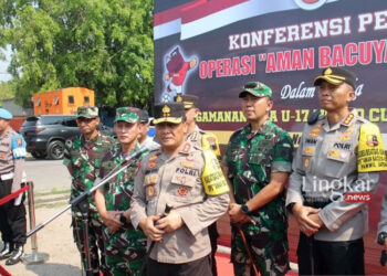 Kepala Polda Jawa Tengah, Inspektur Jenderal Polisi Ahmad Luthfi, saat memberikan keterangan soal pengamanan selama Piala Dunia U-17 usai apel gelar pasukan Operasi "Aman Bacuya" di Alun Alun Lor Pasar Kliwon Solo, Jawa Tengah, Kamis, 9 November 2023. (Antara/Lingkar.news)