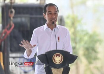 Presiden Joko Widodo menyampaikan pidato saat ground breaking kompleks perkantoran Bank Indonesia di Ibu Kota Nusantara, Penajam Paser Utara, Kalimantan Timur, Kamis, 2 November 2023. (Antara/Lingkar.news)