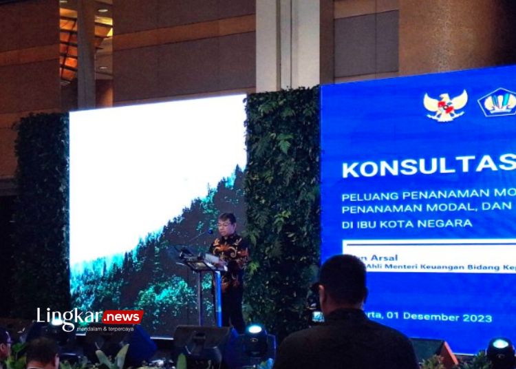 Staf Ahli Bidang Kepatuhan Pajak Kementerian Keuangan Yon Arsal saat menyampaikan sambutan dalam Roadshow Peluang Investasi IKN di Jakarta, Jumat, 1 Desember 2023. (Antara/Lingkar.news)