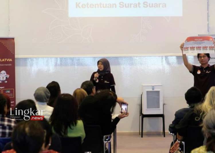 SOSIALISASI: PPLN dan Panwaslu Swedia menyelenggarakan sosialisasi Pemilu 2024 kepada WNI di Stockholm. (Antara/Lingkar.news)
