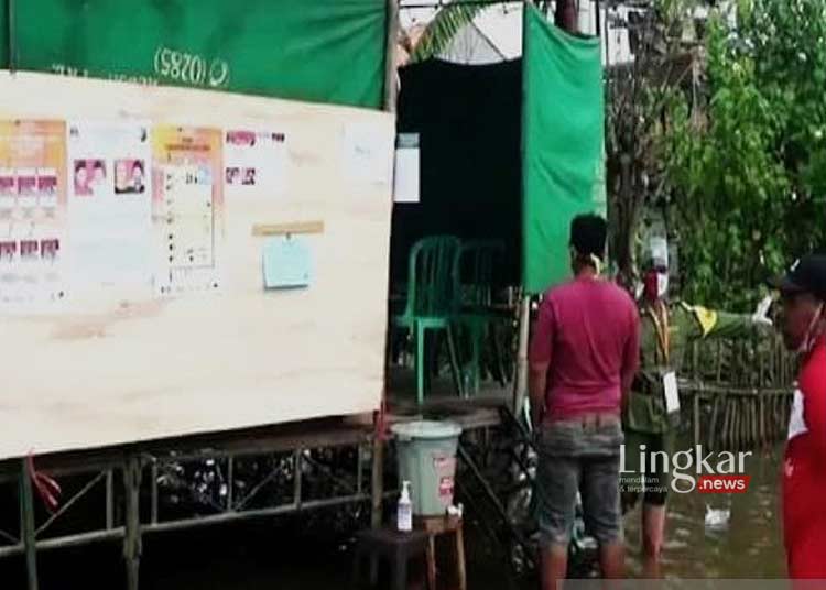 PERSIAPAN PEMILU: KPU Kota Pekalongan membangun TPS panggung di daerah rawan banjir. (Antara/Lingkar.news)