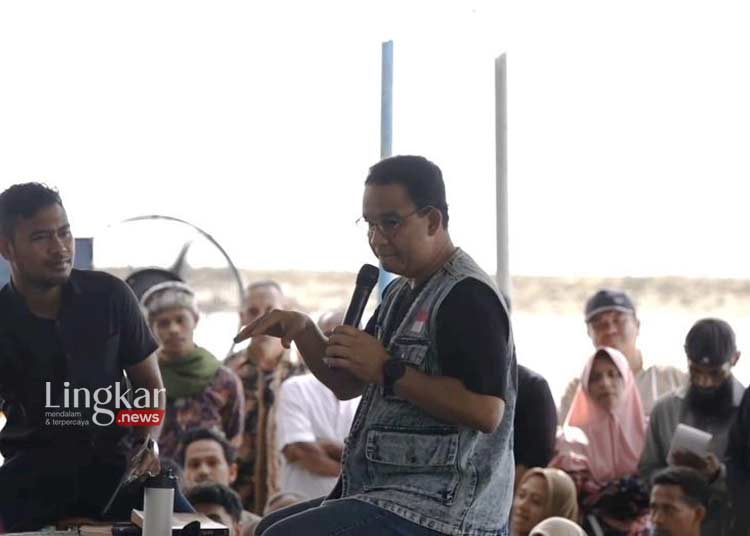 Cetak Bibit Pesebak Bola, Anies Janji Bikin Lapangan Standar FIFA di Maluku