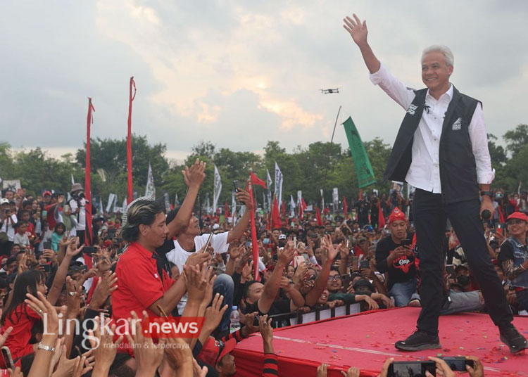 Ganjar Pranowo Janji Gratiskan Sekolah Sampai 12 Tahun