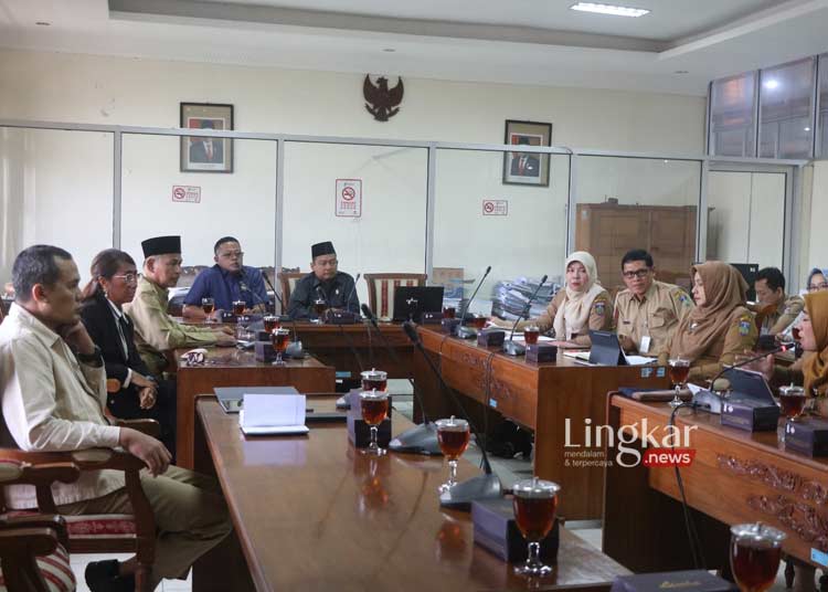 RAPAT: Suasana rapat koordinasi antara Pemkab Jepara dan DPRD Jepara terkait program rawat inap gratis pada Senin, 29 Januari 2024. (Dok. Humas Pemkab Jepara/Lingkar.news)