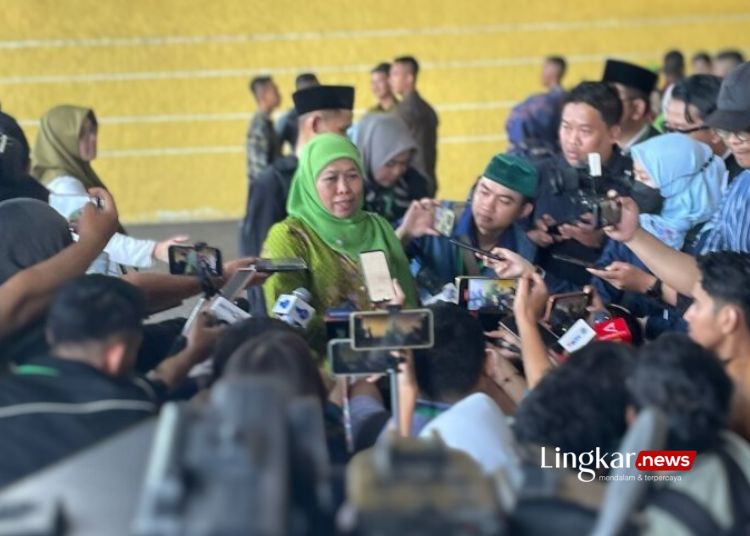 BERI KETERANGAN: Ketua Umum PP Muslimat Nahdlatul Ulama (NU), Khofifah Indar Parawansa, saat ditemui di acara Harlah ke-78 Muslimat NU di Stadion Utama Gelora Bung Karno (GBK) Senayan, Jakarta, Sabtu, 20 Januari 2024. (Antara/Lingkar.news)