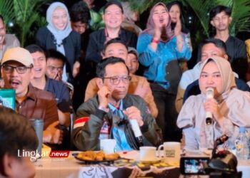 DIALOG: Cawapres nomor urut 3 Mahfud Md berdialog dengan masyarakat Lampung saat berkunjung ke Bandar Lampung, Kamis, 25 Januari 2024. (Antara/Lingkar.news)