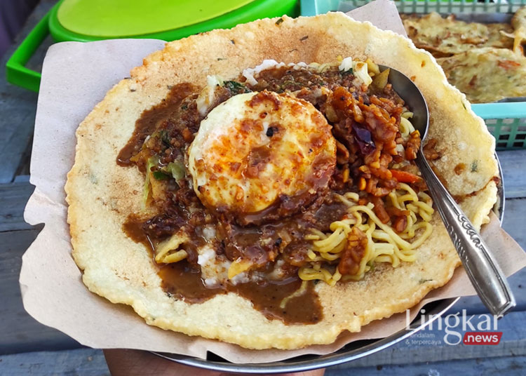 BUBUR OPAK: Kuliner khas Kecamatan Bandungan, Kabupaten Semarang yang legendaris dan banyak dijual di Kecamatan Bandungan. (Hesty Imaniar/Lingkar.news)