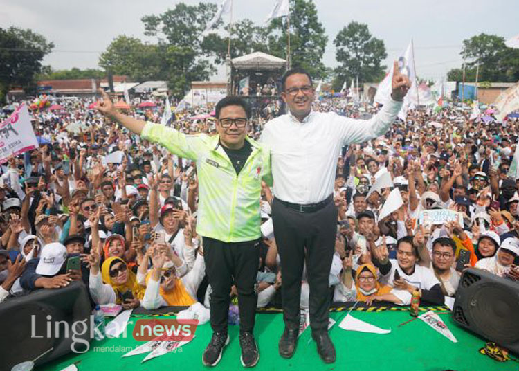Pasangan calon Presiden dan Wakil Presiden nomor urut 1, Anies Baswedan dan Muhaimin Iskandar (AMIN) dalam Rapat Akbar Slawi di Lapangan Pendawa Seimbang, Tegal, Jawa Tengah, Selasa (30/1/2024). ANTARA/HO-Timnas AMIN.