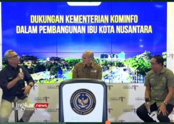 TANGKAPAN LAYAR: Menparekraf, Sandiaga Salahuddin Uno (tengah), Dirjen Informasi dan Komunikasi Publik (IKP) Kementerian Kominfo, Usman Kansong (kiri) dan Deputi Bidang Sosial, Budaya dan Pemberdayaan Masyarakat Otorita IKN Alimuddin (kanan) dalam The Weekly Brief with Sandi Uno, di Jakarta, Rabu, 10 Januari 2024. (Antara/Lingkar.news)