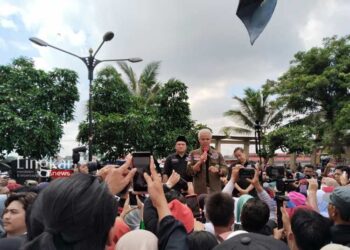 Ganjar Tawarkan KTP Sakti Atasi Keluhan Pengemudi Perahu Ketek di Palembang