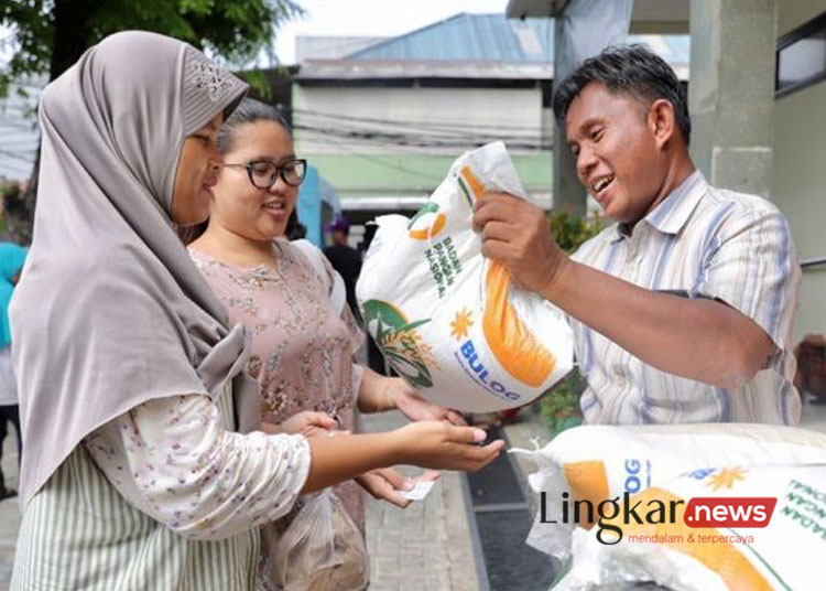 Warga Kemayoran Jakarta Terima Bantuan 1.598 Kantong Beras