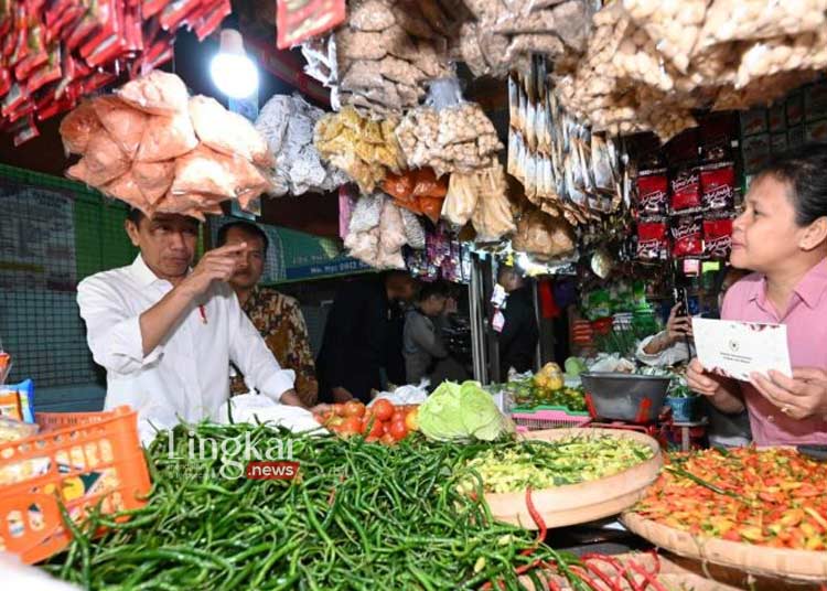 Presiden Jokowi ke Wonogiri, Tinjau Harga Bahan Pokok dan Bagikan Bansos