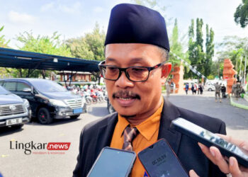 Diduga Berpolitik, Sekdin Perpusip Situbondo Dicopot dari Jabatannya 8 Diduga Berpolitik, Sekdin Perpusip Situbondo Dicopot dari Jabatannya