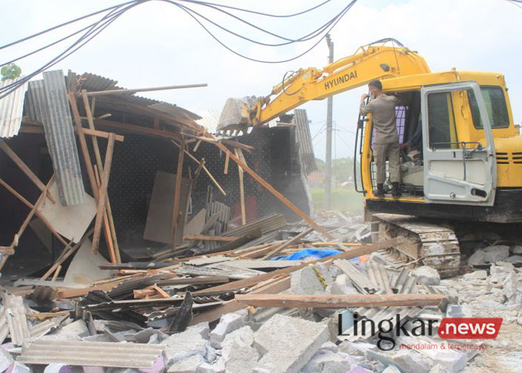 Tak Berijin, Dua Tempat Hiburan Malam di Banten Dirobohkan