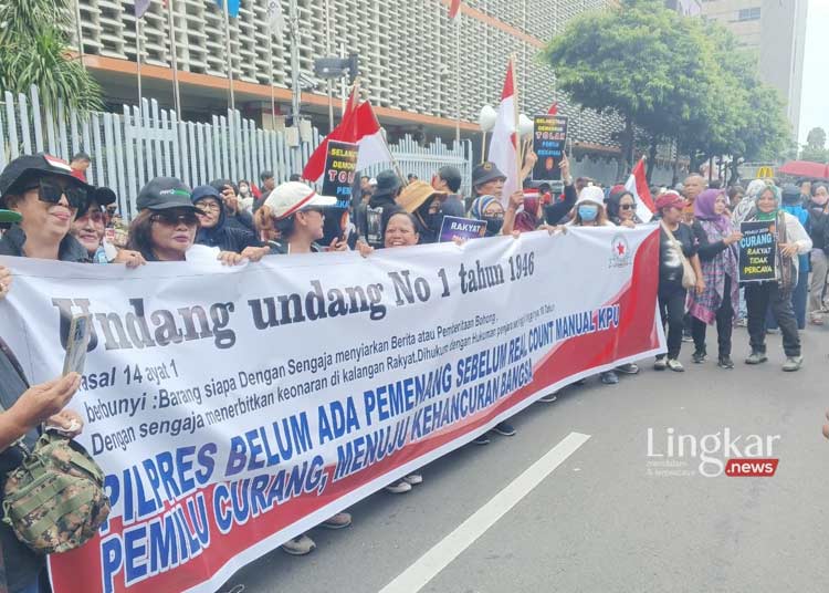 Mendadak Massa Dua Kubu Pro-Kontra Kinerja KPU dan BAWASLU Gelar Demo Bersamaan di Depan Kantor Bawaslu Jakarta