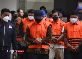 Komisi Pemberantasan Korupsi (KPK) hadirkan 15 orang tersangka kasus dugaan pungli di Rutan KPK dalam konferensi pers di Gendung Juang KPK, Jakarta Selatan, Jumat, 16 Maret 2024. (Antara/Lingkar.news)