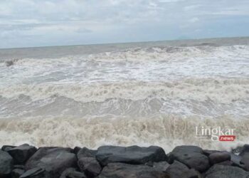Gelombang Tinggi Capai 4 Meter, Nelayan di Pandeglang Tidak Bisa Melaut