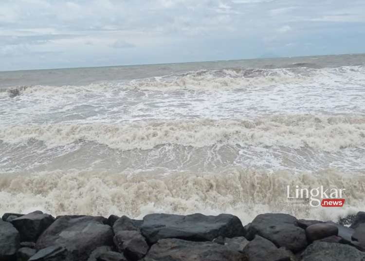 Gelombang Tinggi Capai 4 Meter, Nelayan di Pandeglang Tidak Bisa Melaut