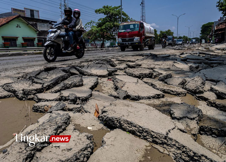 Jelang Arus Mudik, Jalan Pantura Demak - Kudus Rusak Parah 