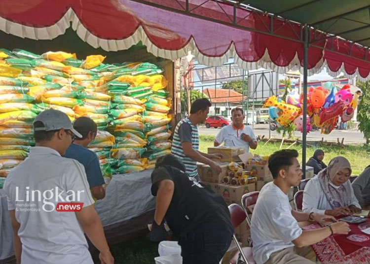 Kegiatan pasar murah kebutuhan pokok di Lapangan Karangtalun, Imogiri, Kabupaten Bantul, Daerah Istimewa Yogyakarta, beberapa waktu lalu. (Antara/Lingkar.news)