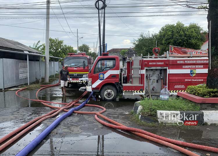 Percepat Banjir Surut, Satpol PP Demak Rutin Bantu Penyedotan Genangan Air