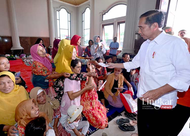 Presiden Jokowi Harap Tanggul Jebol di Demak Bisa Tertutup Hari Ini