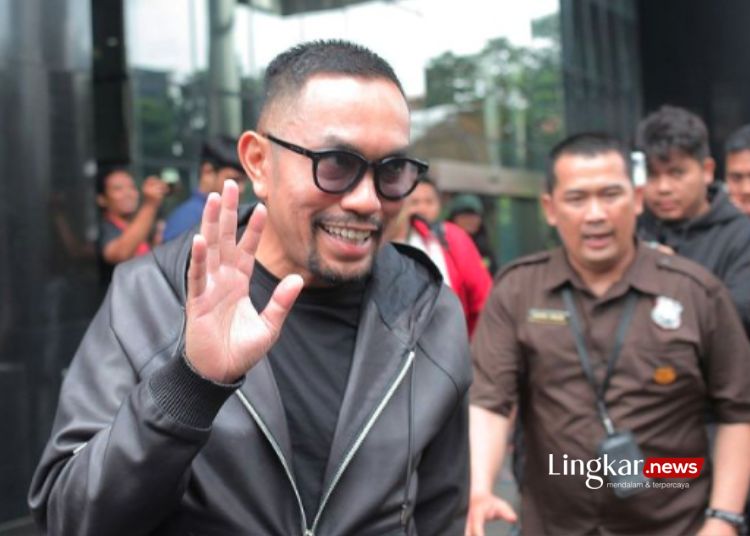 Bendahara Umum Partai NasDem Ahmad Sahroni berjalan ke luar ruangan usai menjalani pemeriksaan di Gedung KPK, Jakarta, Jumat, 22 Maret 2024. (Antara/Lingkar.news)