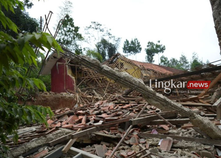 Warga Korban Bencana Tanah Bergerak di Bandung Masih dalam Pengungsian