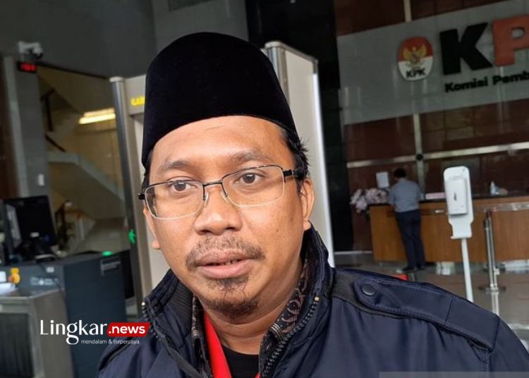 Bupati Sidoarjo Ahmad Muhdlor Ali memberikan keterangan kepada wartawan di Gedung Merah Putih KPK, Jakarta Selatan, Jumat, 16 Februari 2024. (Antara/Lingkar.news)