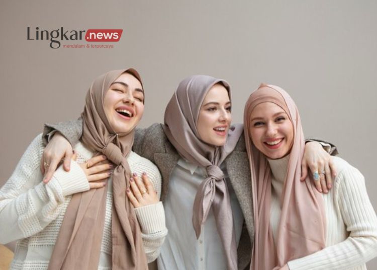 SILATURAHMI: Sekelompok perempuan menjalin silaturahmi usai lebaran. (Freepik/Lingkar.news)